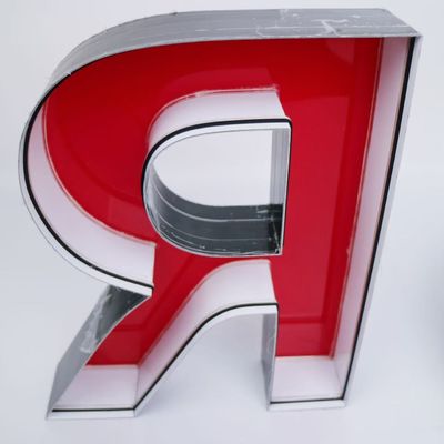 Geometrische Kunststoffschriftformen mit einstellbarer Helligkeit für den Innen- oder Außenbereich