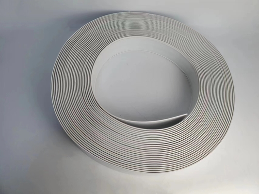 Aluminiumstreifen in weißer Hand biegen Aluminium Trim Cap für Kanal Brief