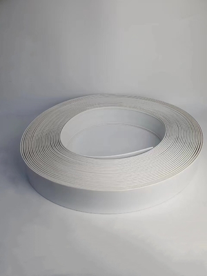 Aluminiumstreifen in weißer Hand biegen Aluminium Trim Cap für Kanal Brief